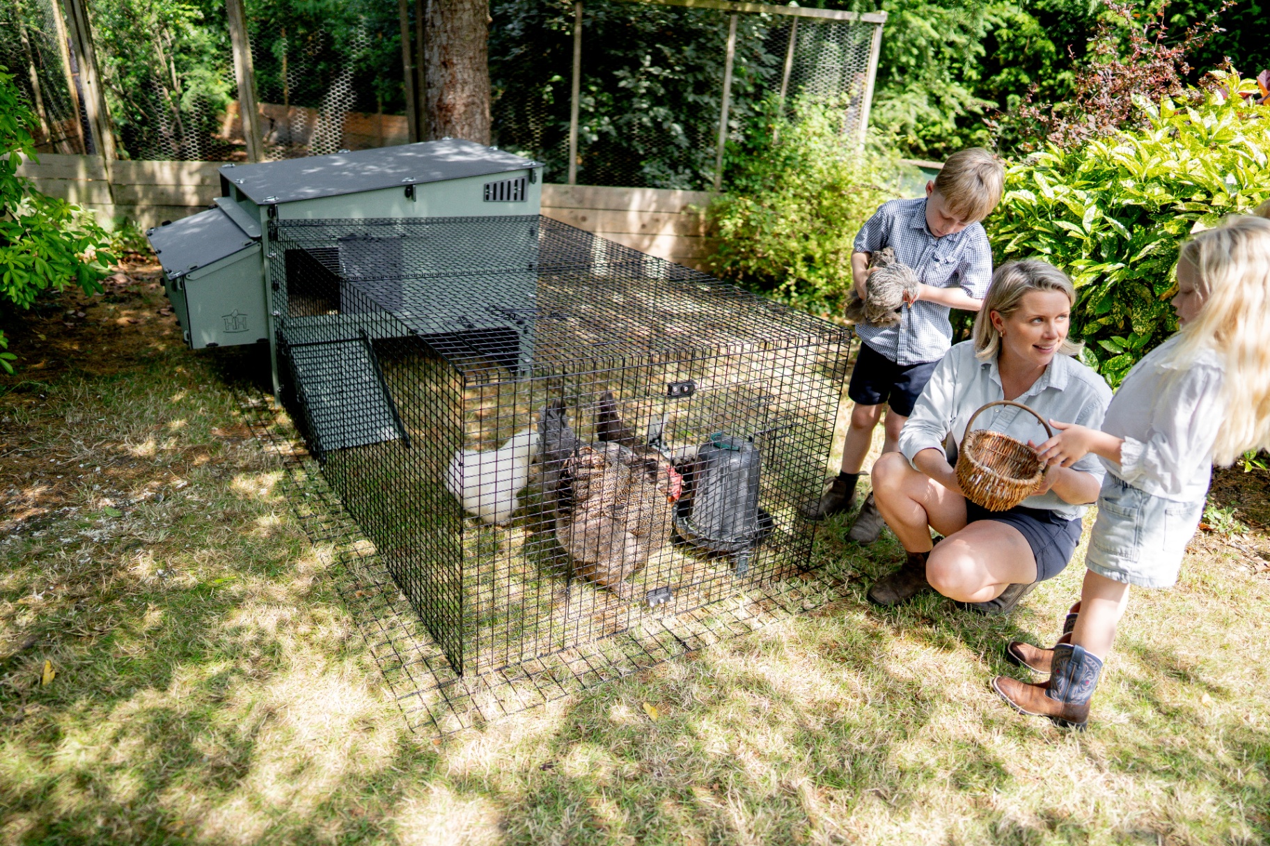 Hoover's Hatchery Lean-To Easy Clean Chicken Coop and Run - 10 Chicken Capacity